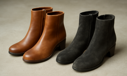 deux paires de bottines cote a cote