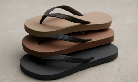 tongs a semelles de differente epaisseur posees